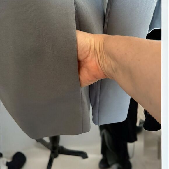 Gentle Used H by Halston Gray Woven Flyaway Blazer with Ribbed Arm Panel Size 6 - Picture 10 of 11